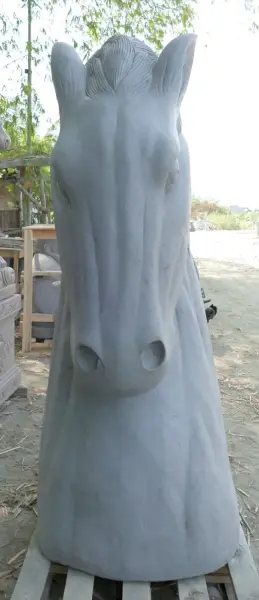 Product image 6 of the product “Head of a Horse made from Riverstone, looking down. 207cm Height. ”